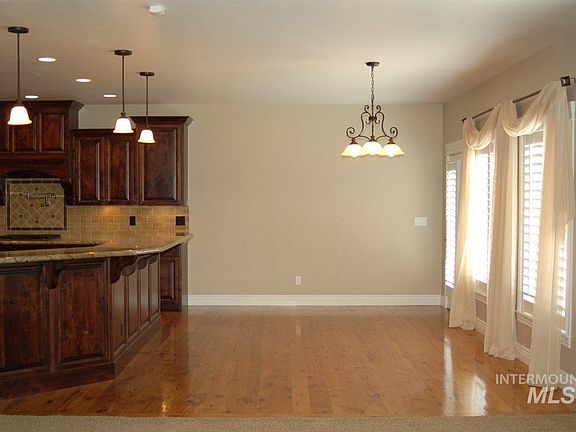 5th image of 2330 Candleridge Dr E
