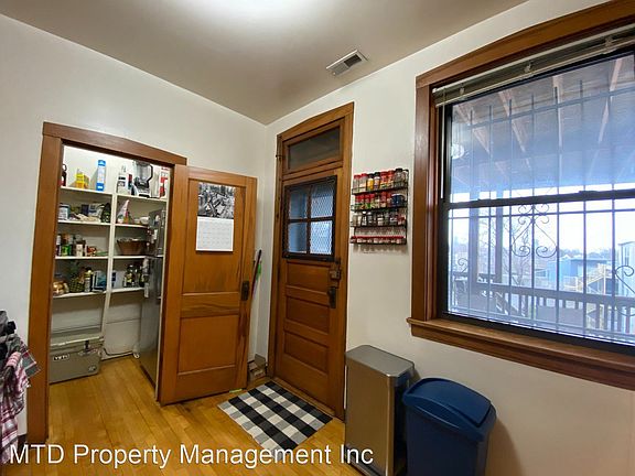 4th image of 3635-41 N Wolcott Ave #3
