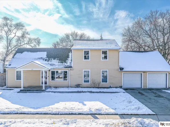 211 W Charles St, Valley, NE 68064