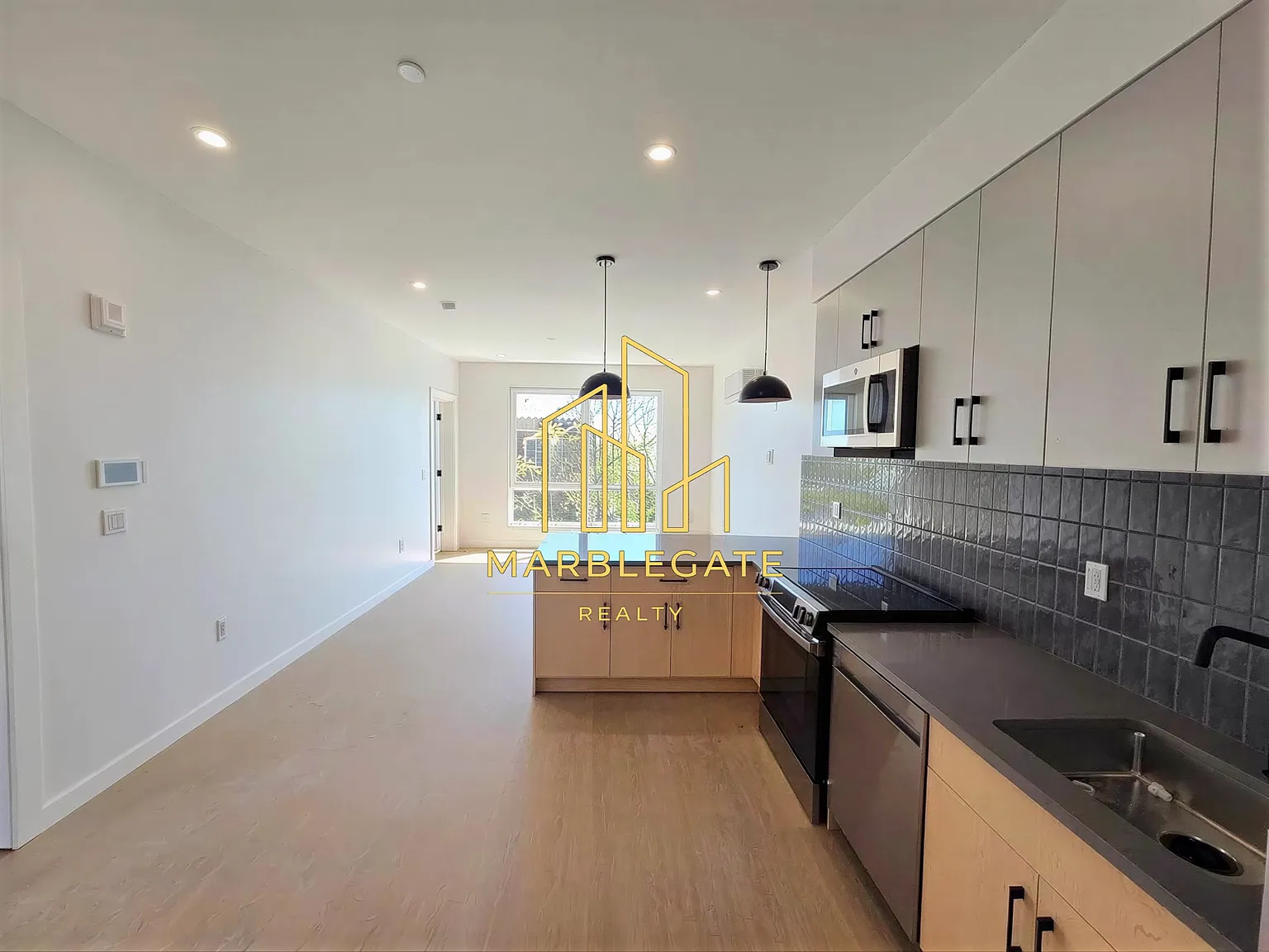 2 bed, 910 sqft, $2,900 — Photo 3