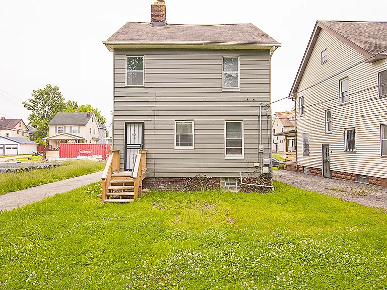12917 Thornhurst Ave — Photo 22