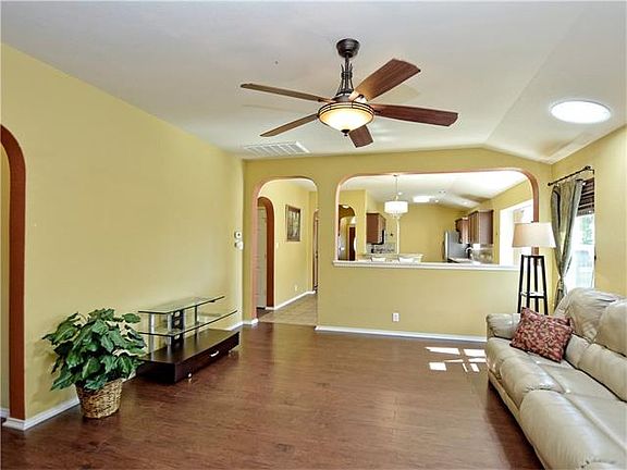 5th image of 211 Creekview Way