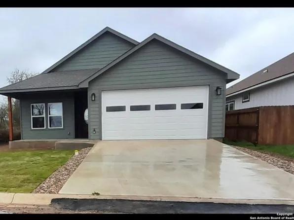 106 arrow, Fredericksburg, TX 78624