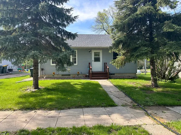 204 Emerson Ave N, Raymond, MN 56282