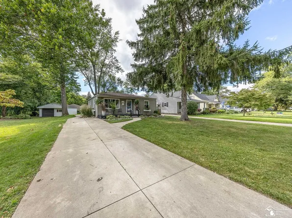 29706 Walnut St, Flat Rock, MI 48134