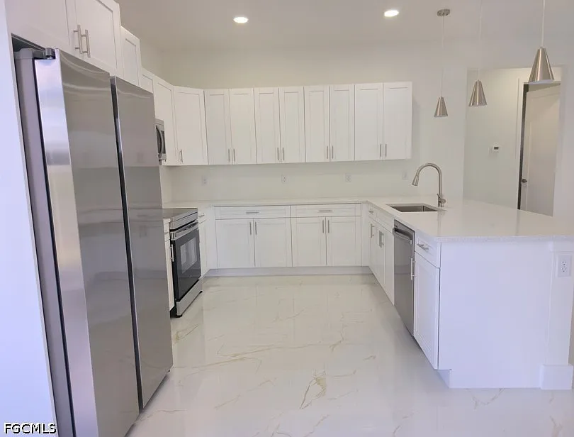 3 bed, 2.0 bath, 1477 sqft, $2,190 — Photo 3