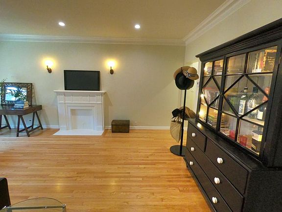 3rd image of 2285 N Beachwood Dr APT 1