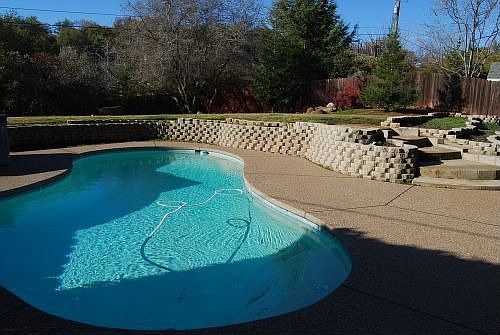 2nd image of 2832 Knollwood Dr