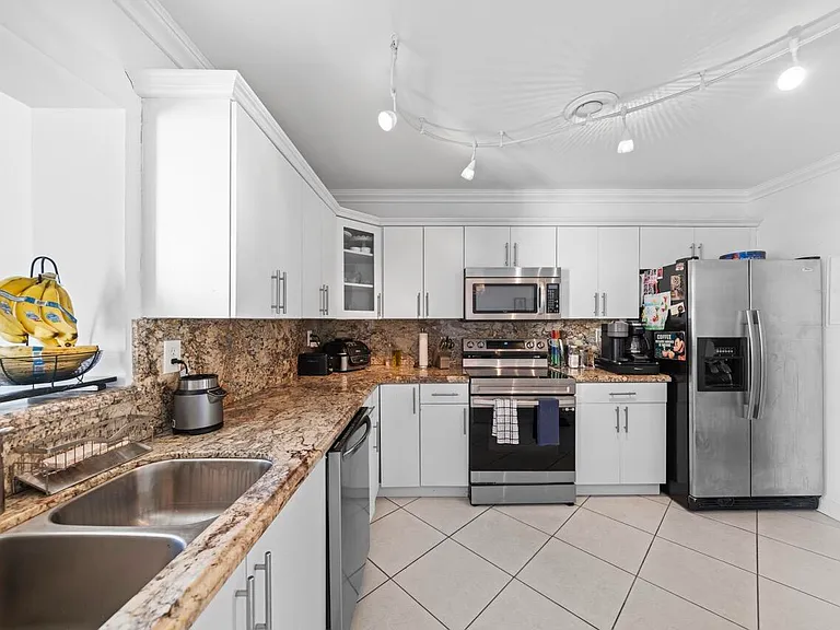 8745 SW 137th Ave — Photo 7