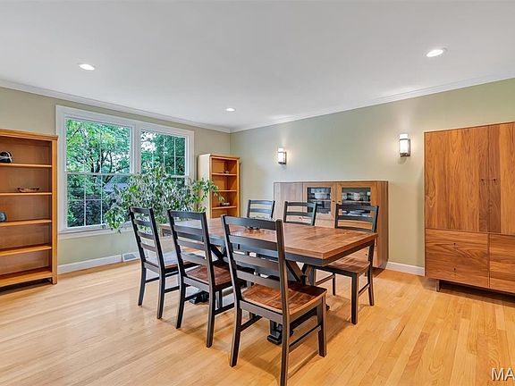3rd image of 537 Villa Gardens Dr