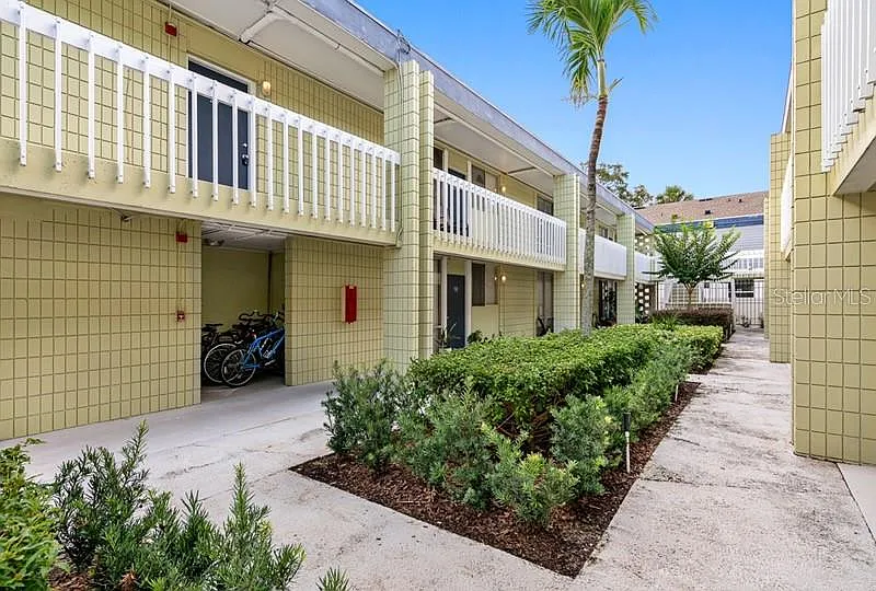 2 bed, 1.0 bath, 792 sqft, $2,100 — Photo 3
