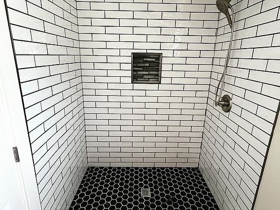 4th image of 114 Franklin St #C