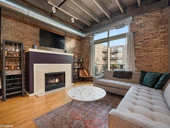 2nd image of 1740 N Maplewood Ave APT 219