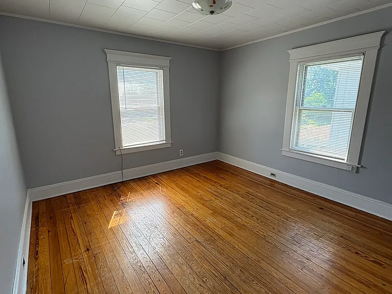 225 Whiting Ln — Photo 6
