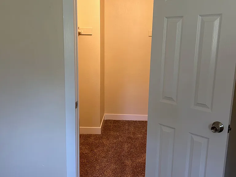 Courtview Apartments — Photo 7