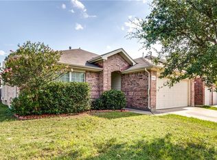 1048 Valley Brook Ln, Grand Prairie, TX 75052