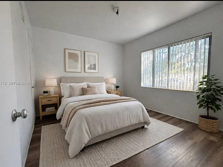 251 Hibiscus Dr #4 — Photo 4