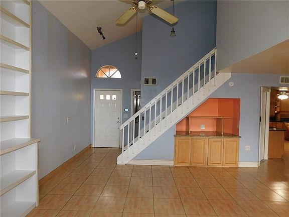 4th image of 1085 SE 6th Avenue