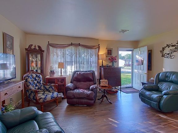 3rd image of 3639 Jo Ann Ln