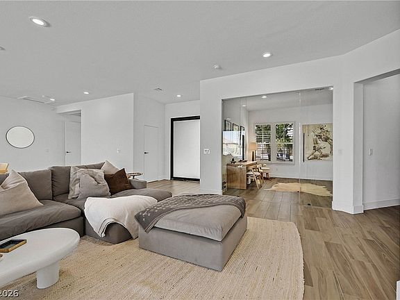 5th image of 360 Hedgehope Dr