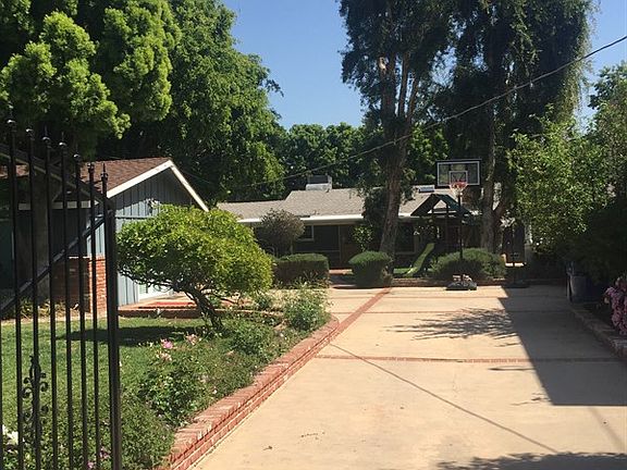 3rd image of 6524 Matilija Ave
