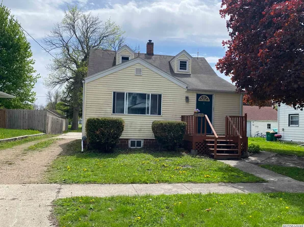 406 E Main St, Klemme, IA 50449