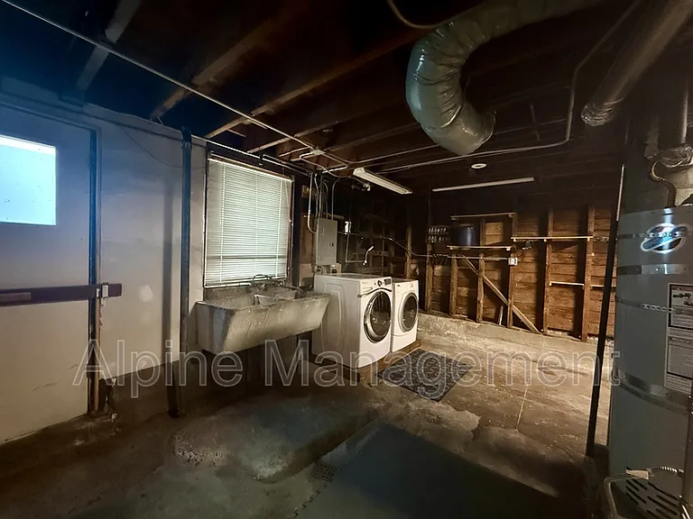 658 Rockdale Dr #MAIN — Photo 26