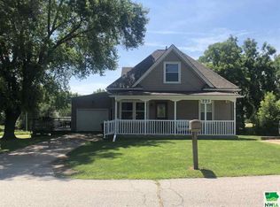 223 E Spruce St, Cherokee, IA 51012