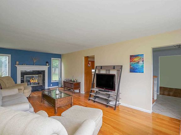 5th image of 80 Fernwood Ave