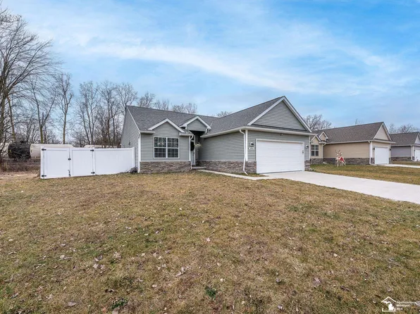 886 Sarah Ln, Milan, MI 48160
