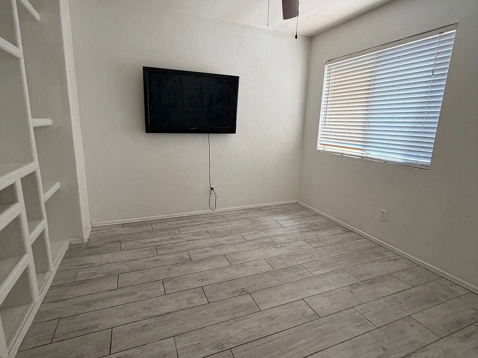 3 bed, 1111 sqft, $1,800 — Photo 3