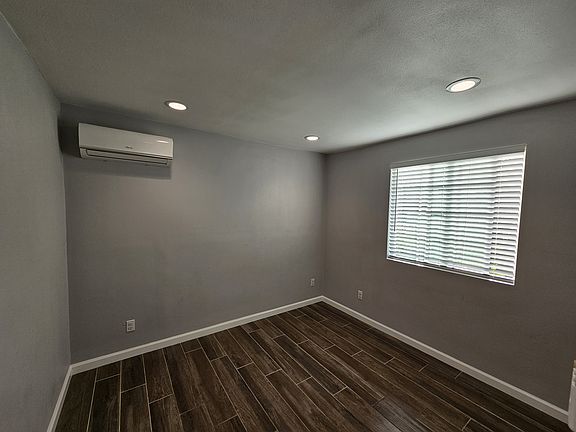 5th image of 2210 N San Antonio Ave #2208