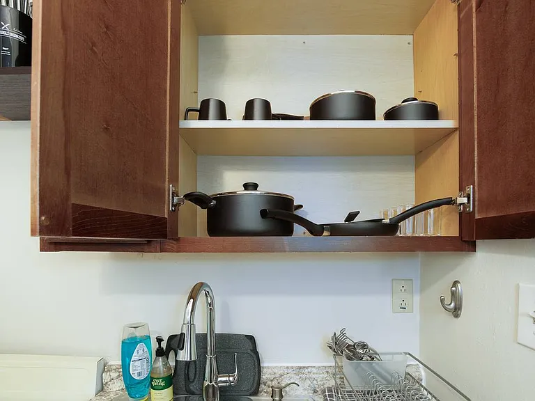 637 Summerlea St #1R — Photo 6