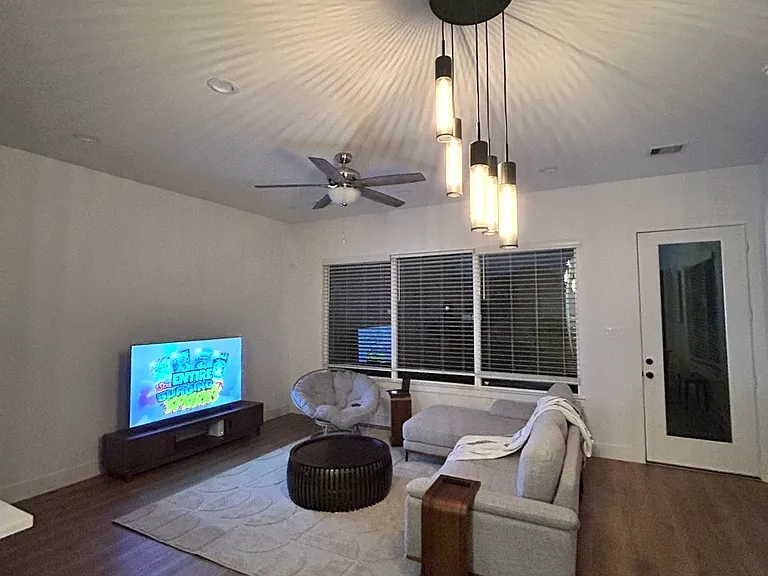 126 Amundsen St #A — Photo 31