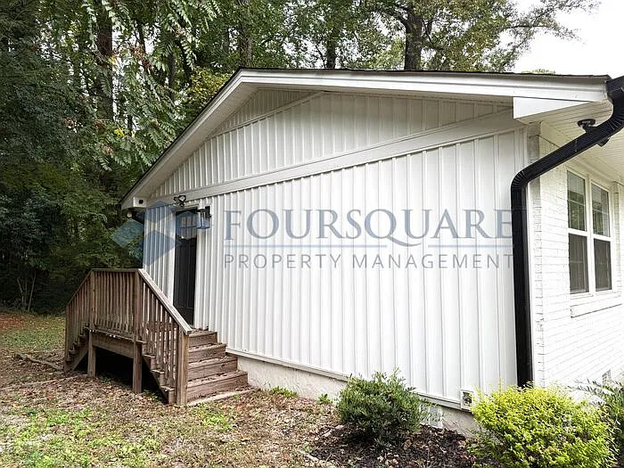 3 bed, 2.0 bath, 1023 sqft, $1,997 — Photo 3