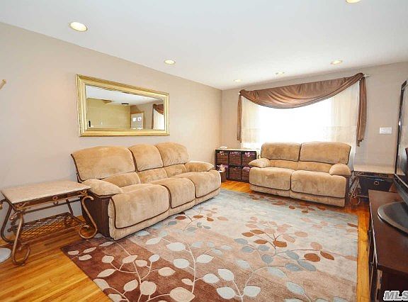 3rd image of 13-28 Bell Blvd #201