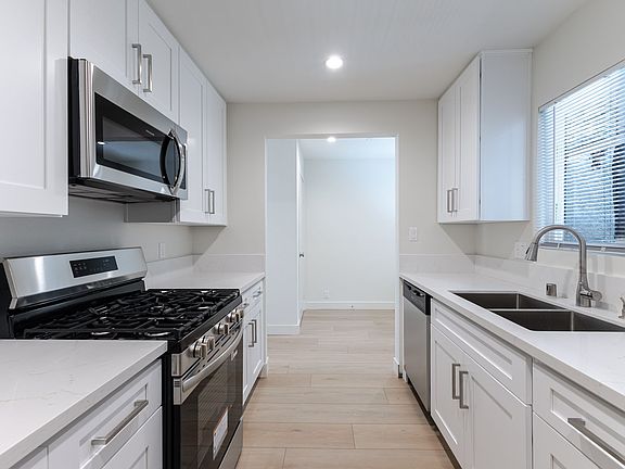 5th image of 1011 E California Ave Unit 204