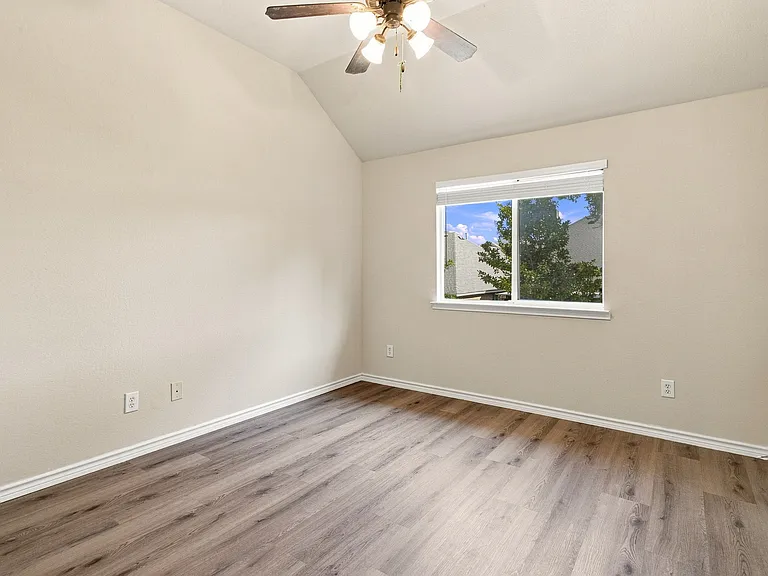 8009 Riverwalk Trl — Photo 8
