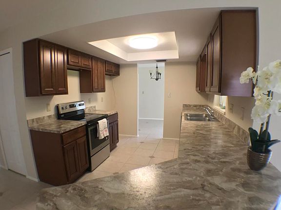 3rd image of 798 Americana Blvd NE