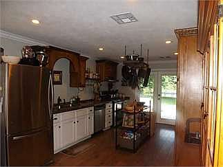 4th image of 2206 Jett St