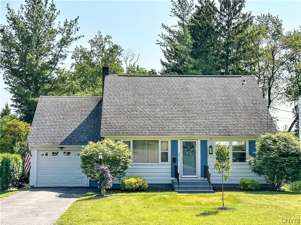 27 Winmar Cres, New Hartford, NY 13413