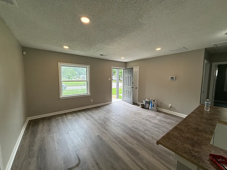 935 Isabelle St — Photo 2