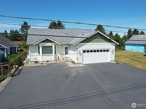4th image of 393 Canal Drive NE