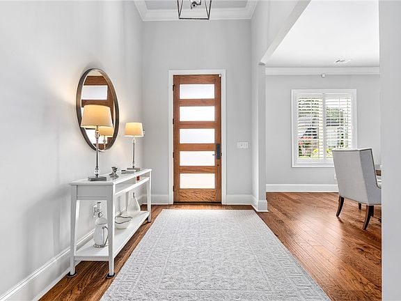 3rd image of 1009 Fairview