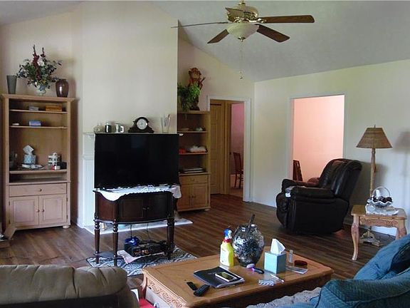 3rd image of 155 Bent Creek Dr