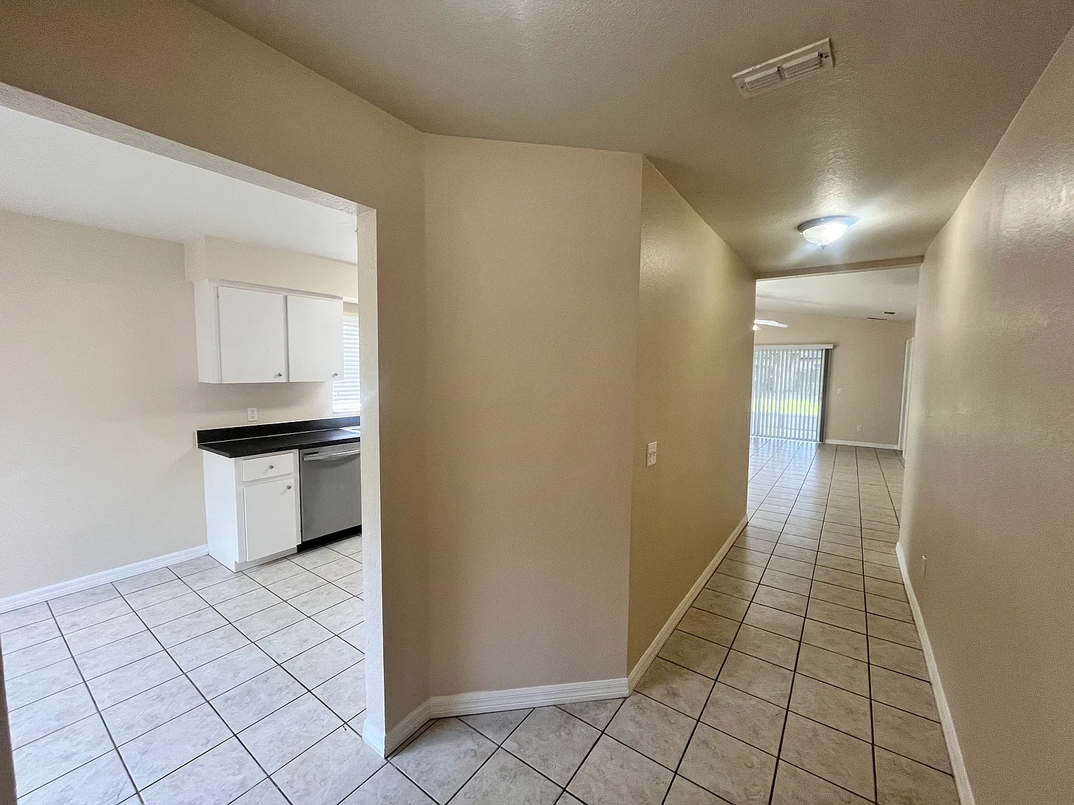 3 bed, 1600 sqft, $1,950 — Photo 2