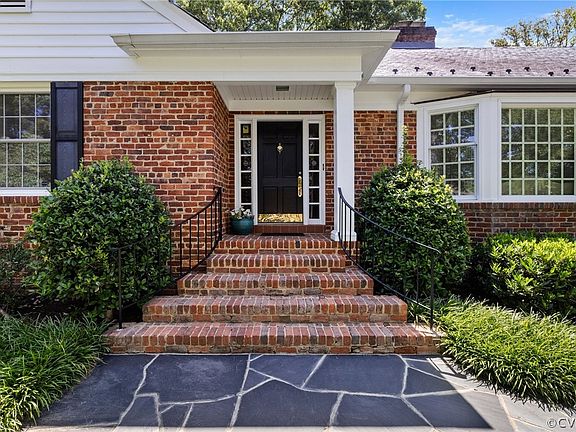 3rd image of 211 Wexleigh Dr