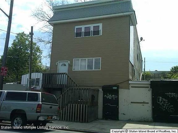 3rd image of 762 Richmond Ter