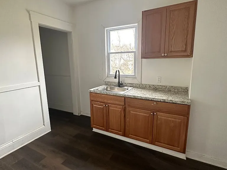 12327 Phillips Ave — Photo 10