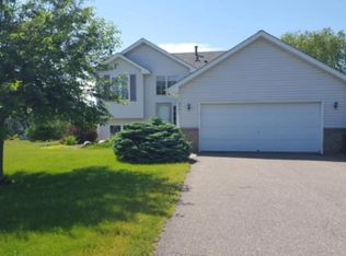 8061 Meadowood Dr, Rockford, MN 55373